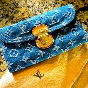 💙🌟LV vintage denim Amelia wallet🌟💙